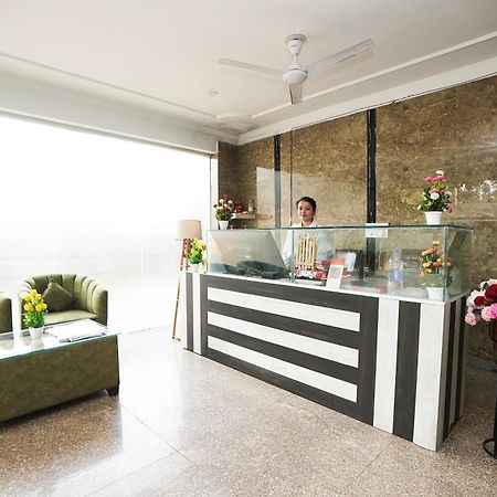 Tanvi Premium Residency Near Artemis Hospital, Gurugram Hotel Гургаон Екстериор снимка