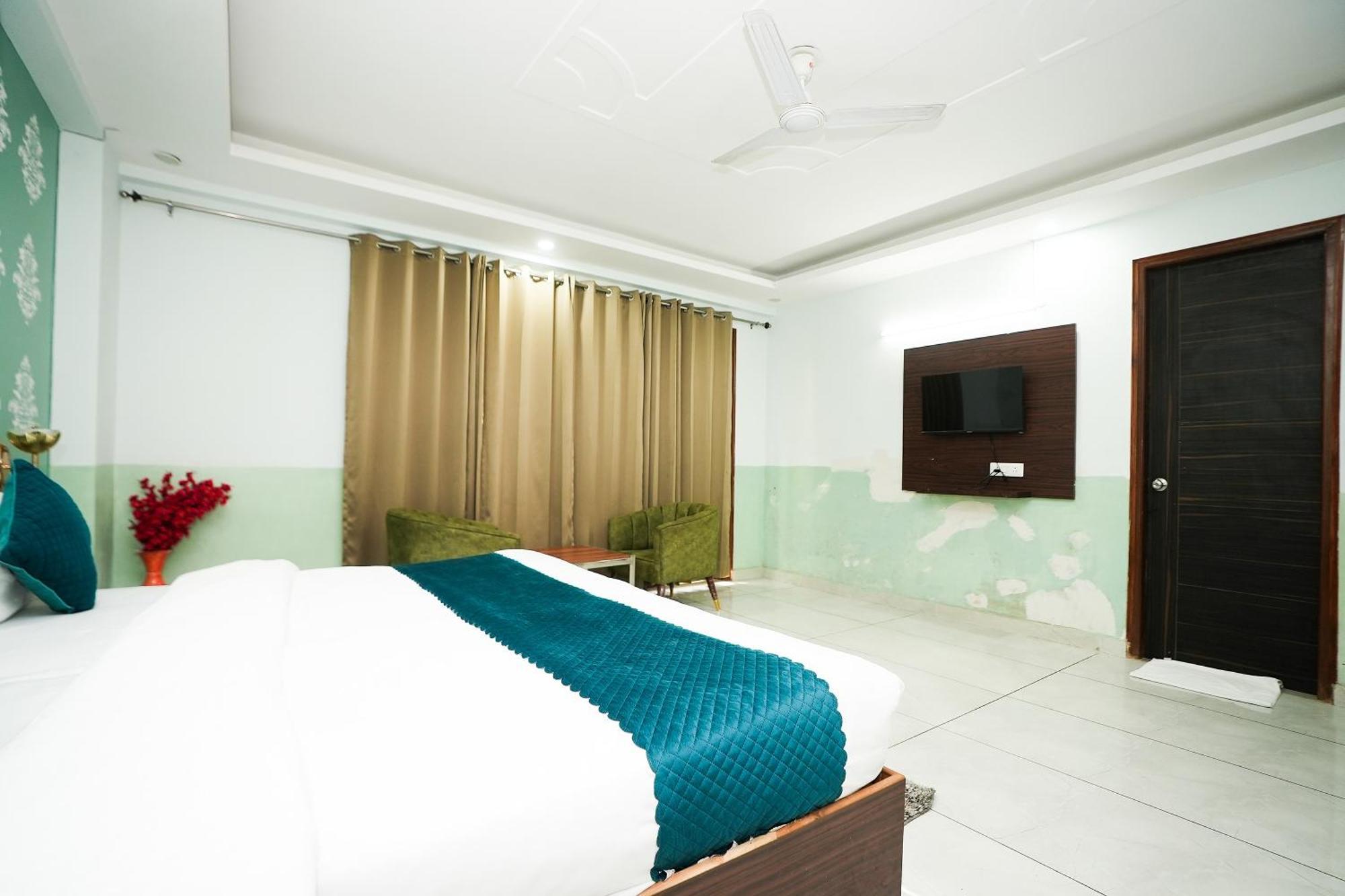 Tanvi Premium Residency Near Artemis Hospital, Gurugram Hotel Гургаон Екстериор снимка
