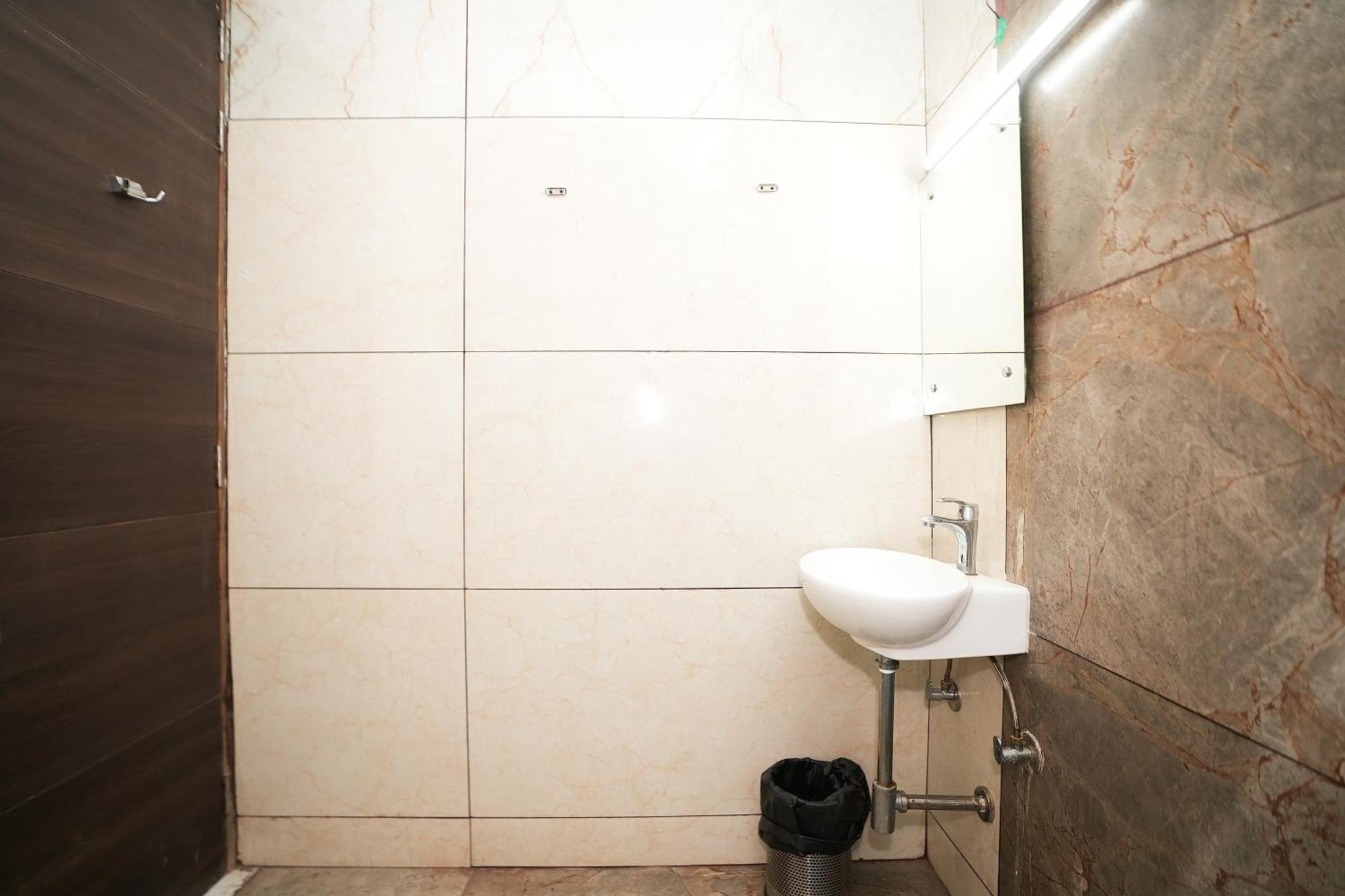 Tanvi Premium Residency Near Artemis Hospital, Gurugram Hotel Гургаон Екстериор снимка