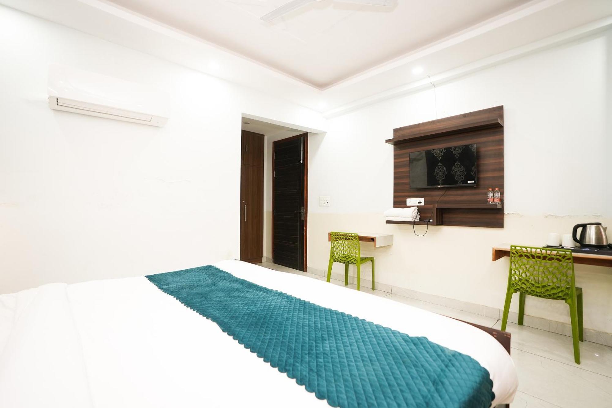 Tanvi Premium Residency Near Artemis Hospital, Gurugram Hotel Гургаон Екстериор снимка