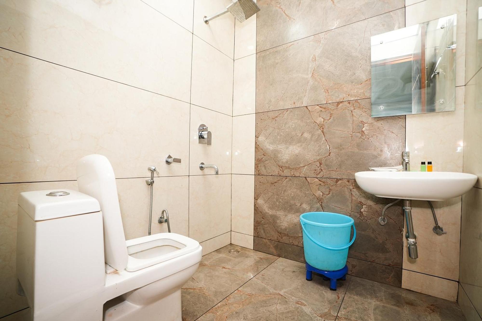 Tanvi Premium Residency Near Artemis Hospital, Gurugram Hotel Гургаон Екстериор снимка
