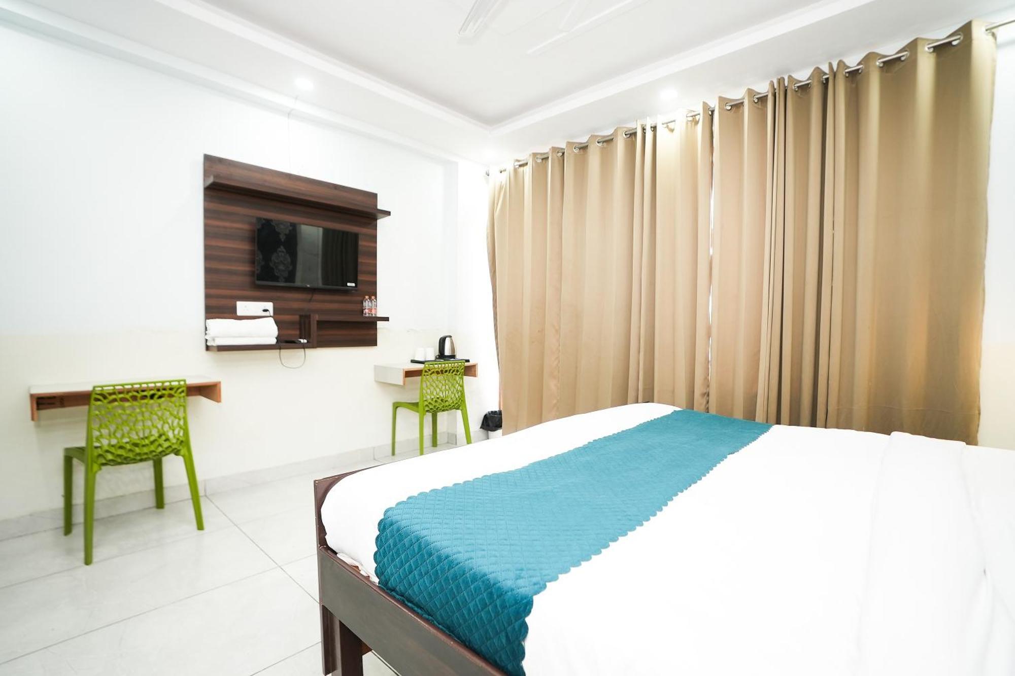 Tanvi Premium Residency Near Artemis Hospital, Gurugram Hotel Гургаон Екстериор снимка