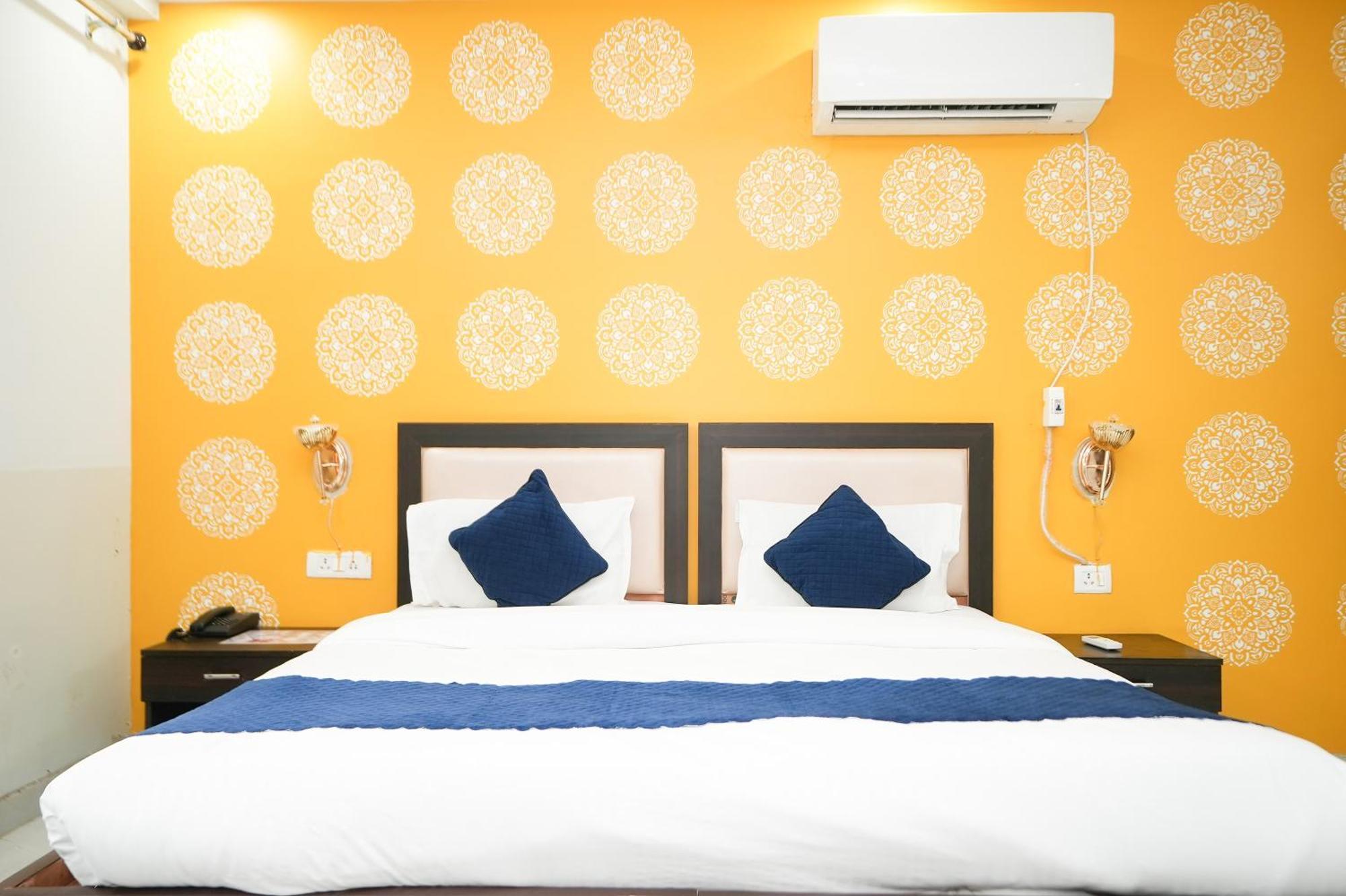 Tanvi Premium Residency Near Artemis Hospital, Gurugram Hotel Гургаон Екстериор снимка
