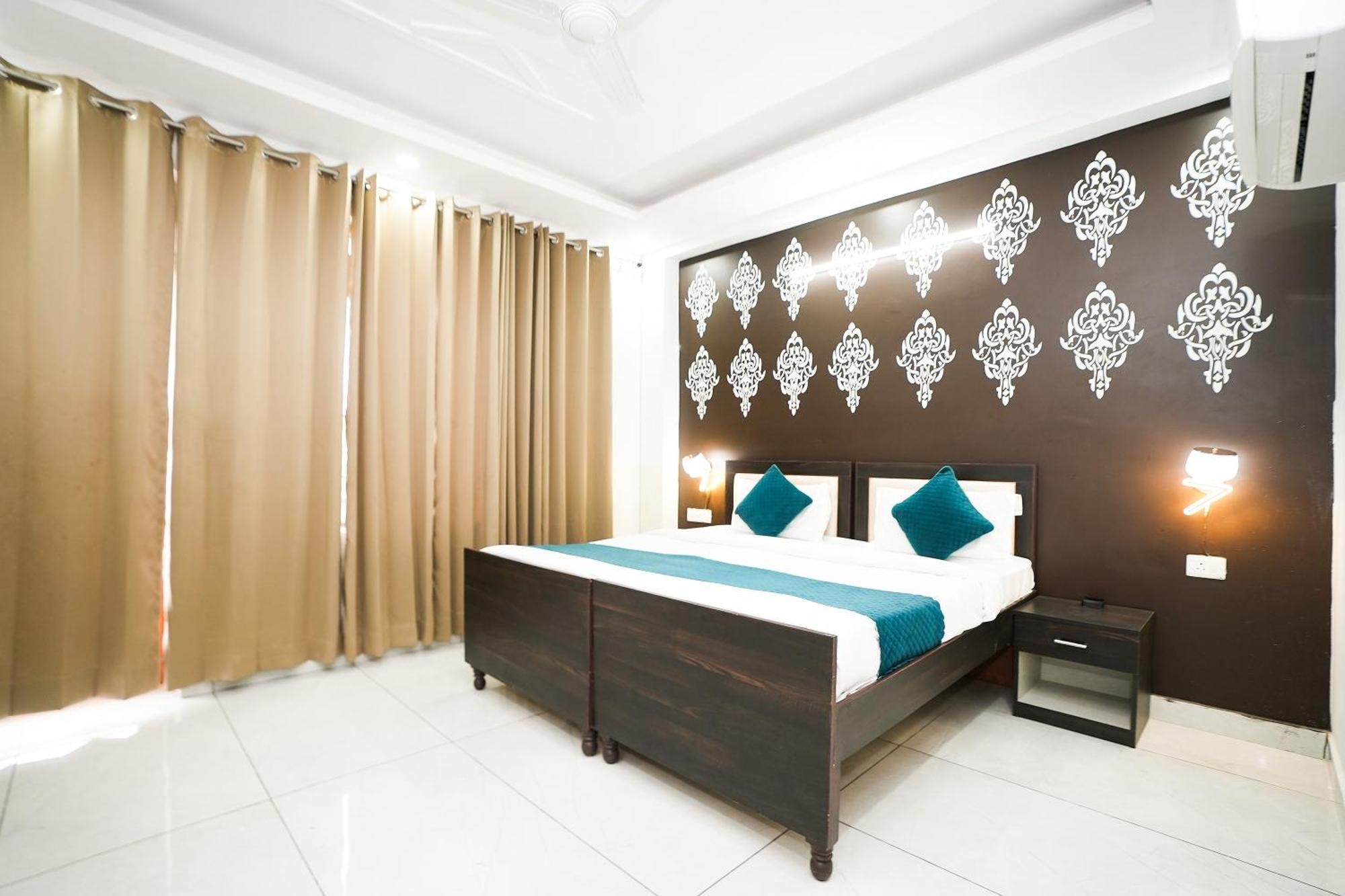 Tanvi Premium Residency Near Artemis Hospital, Gurugram Hotel Гургаон Екстериор снимка