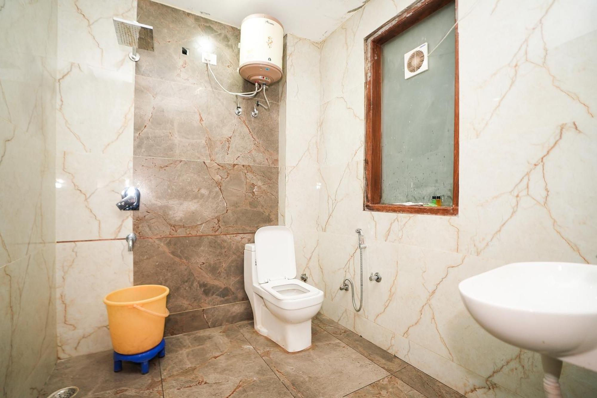 Tanvi Premium Residency Near Artemis Hospital, Gurugram Hotel Гургаон Екстериор снимка