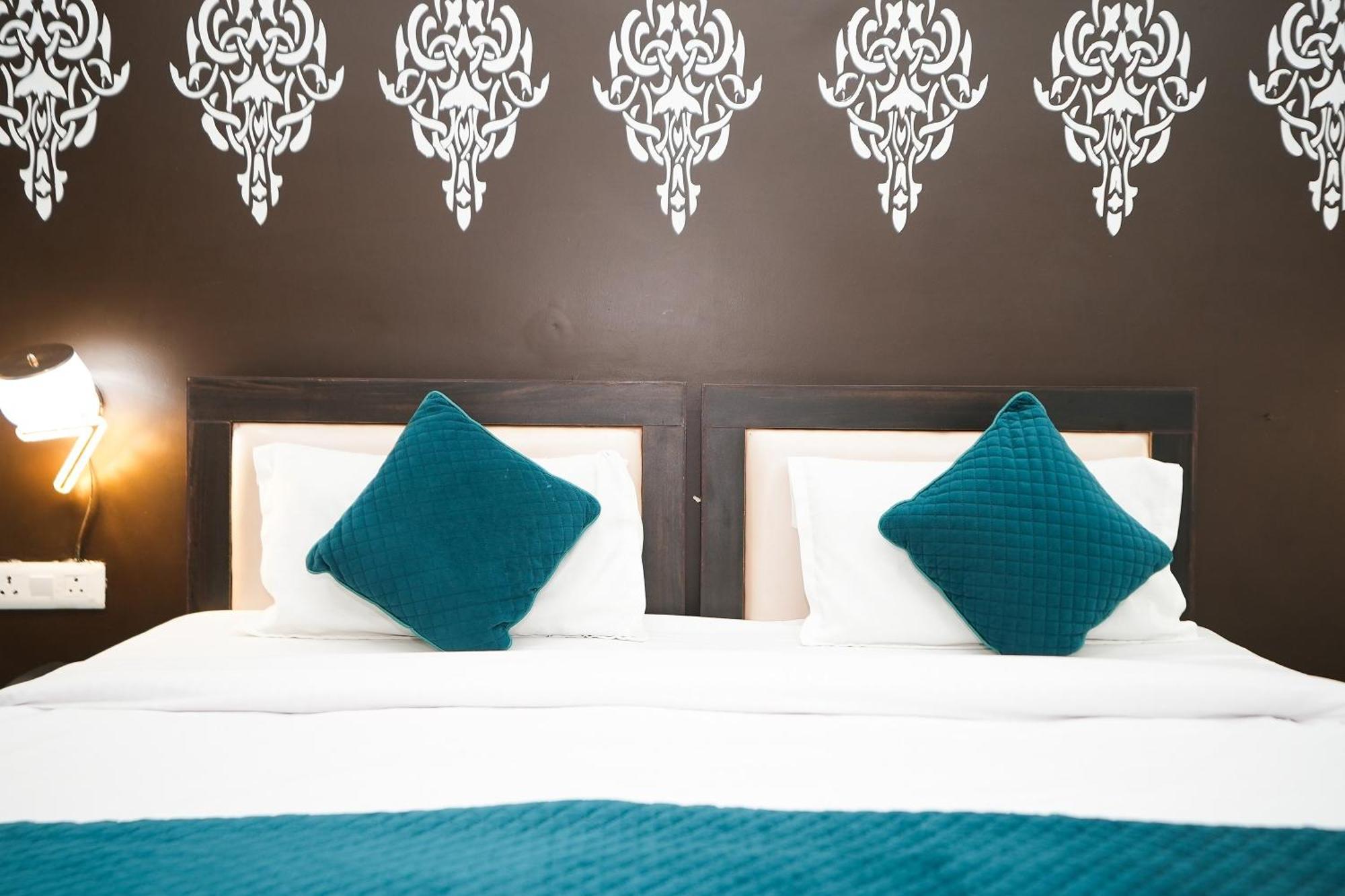 Tanvi Premium Residency Near Artemis Hospital, Gurugram Hotel Гургаон Екстериор снимка