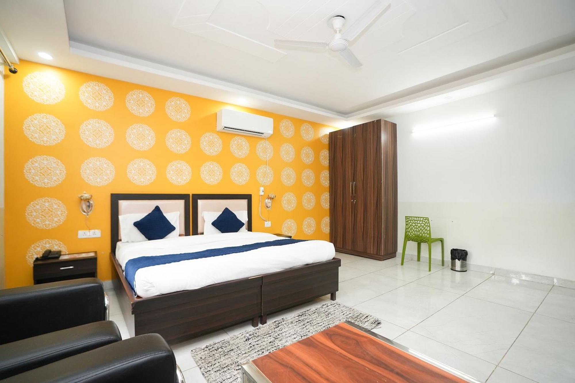 Tanvi Premium Residency Near Artemis Hospital, Gurugram Hotel Гургаон Екстериор снимка