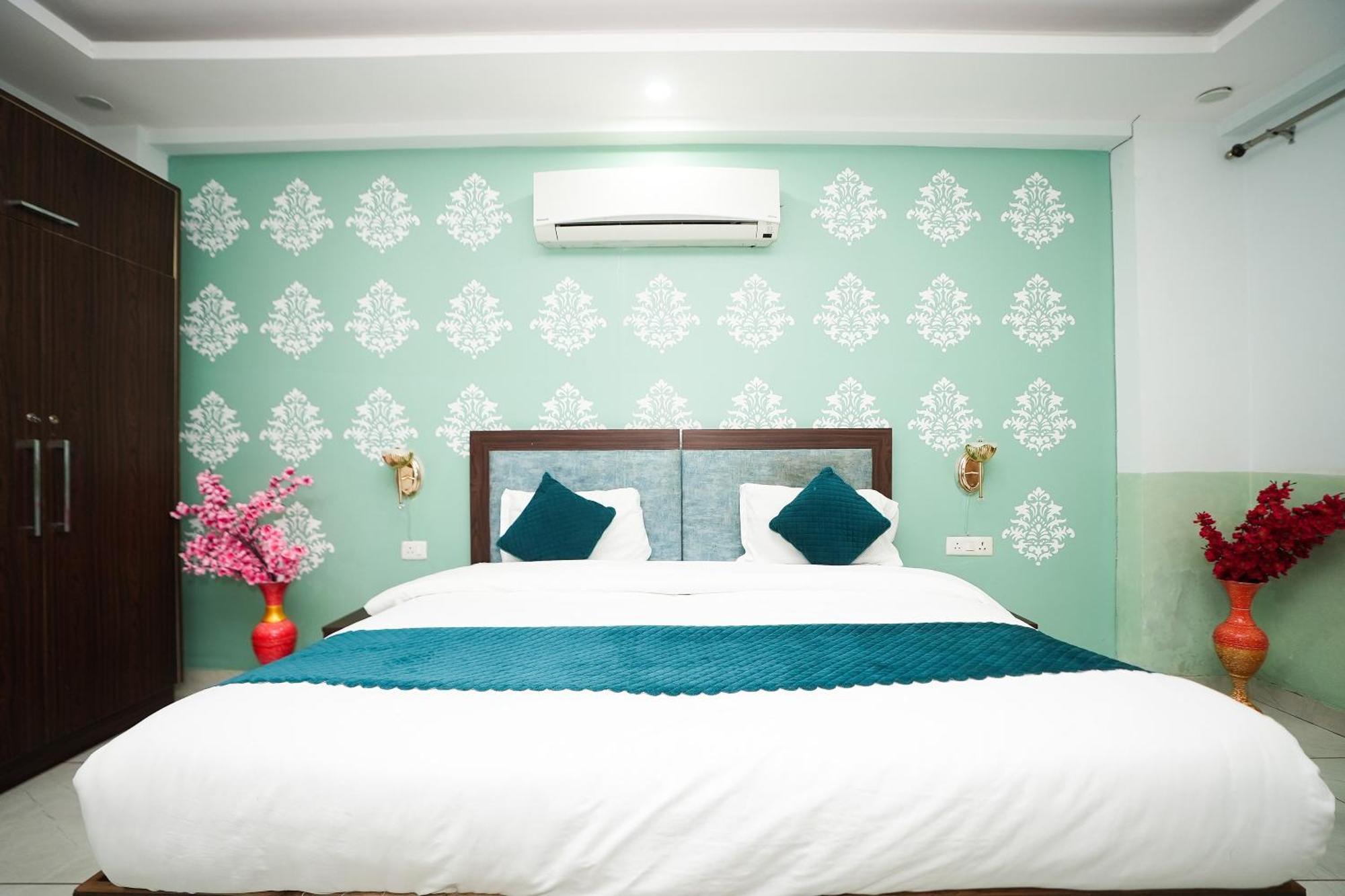 Tanvi Premium Residency Near Artemis Hospital, Gurugram Hotel Гургаон Екстериор снимка