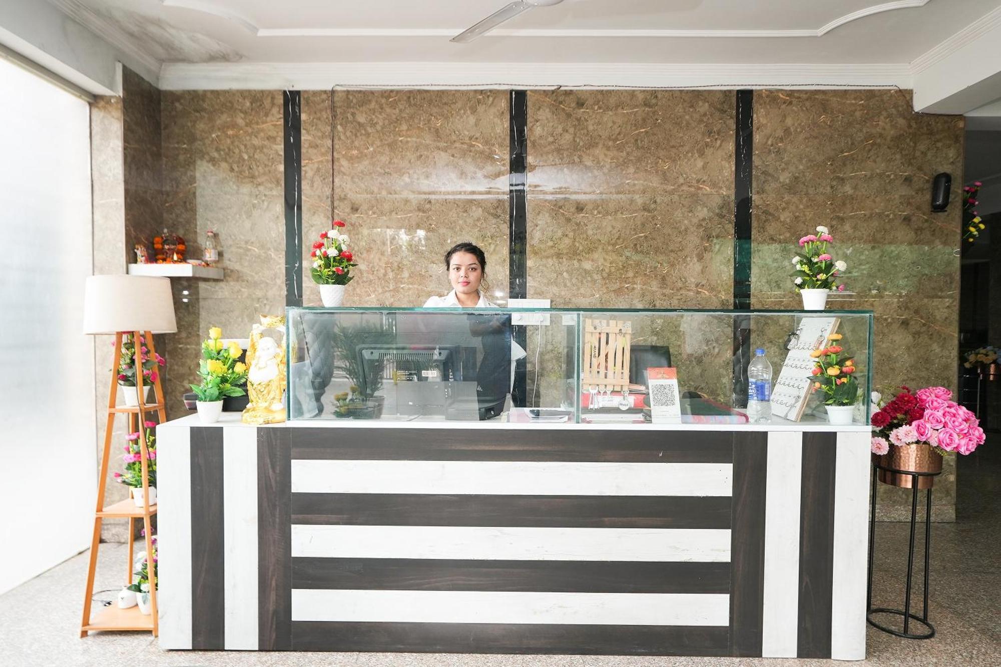 Tanvi Premium Residency Near Artemis Hospital, Gurugram Hotel Гургаон Екстериор снимка