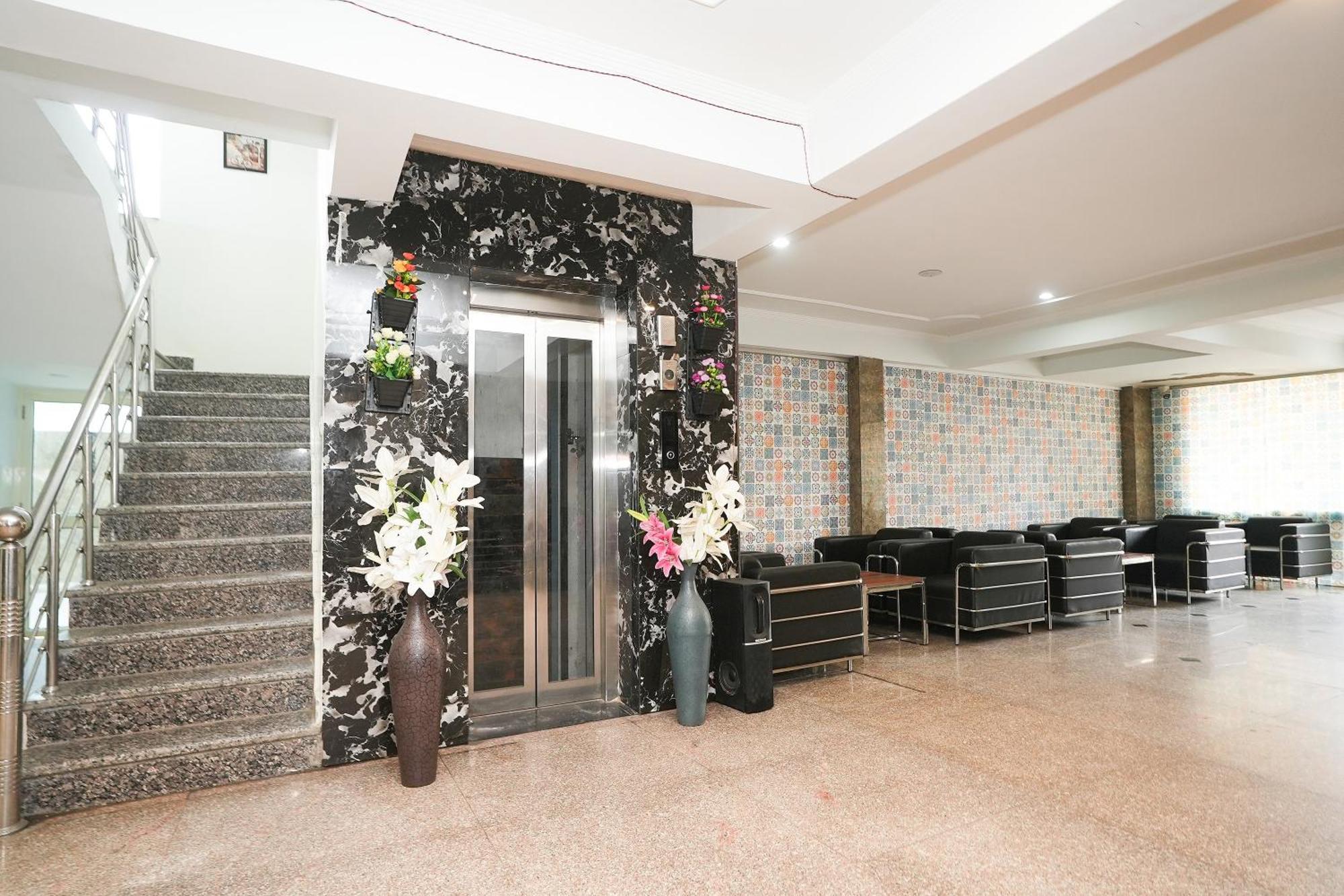 Tanvi Premium Residency Near Artemis Hospital, Gurugram Hotel Гургаон Екстериор снимка