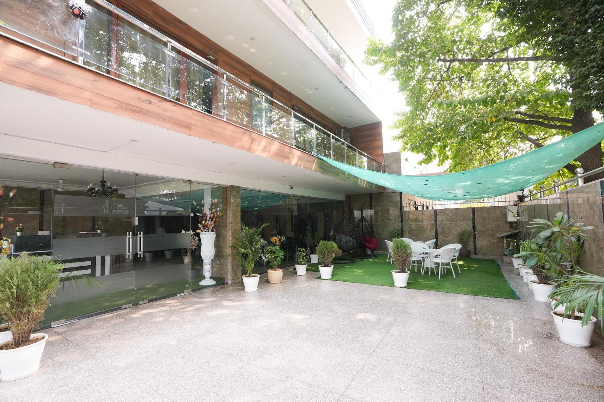 Tanvi Premium Residency Near Artemis Hospital, Gurugram Hotel Гургаон Екстериор снимка