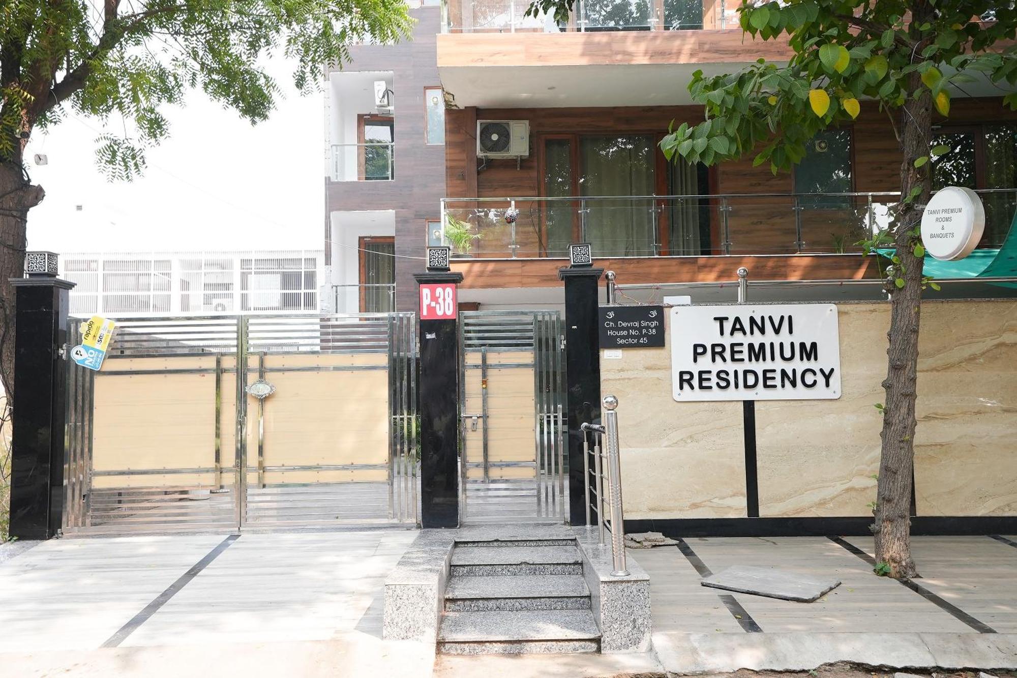 Tanvi Premium Residency Near Artemis Hospital, Gurugram Hotel Гургаон Екстериор снимка