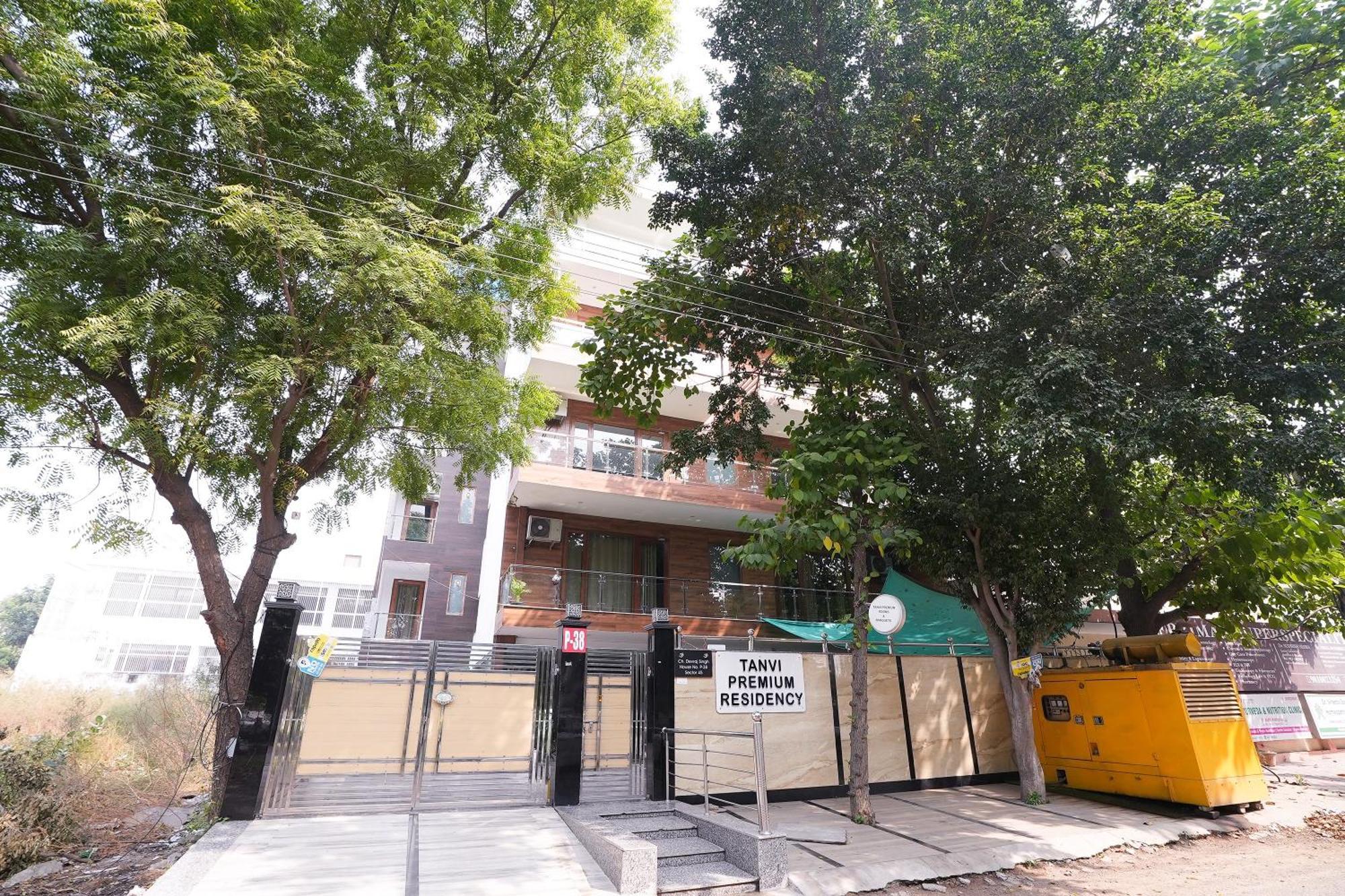 Tanvi Premium Residency Near Artemis Hospital, Gurugram Hotel Гургаон Екстериор снимка
