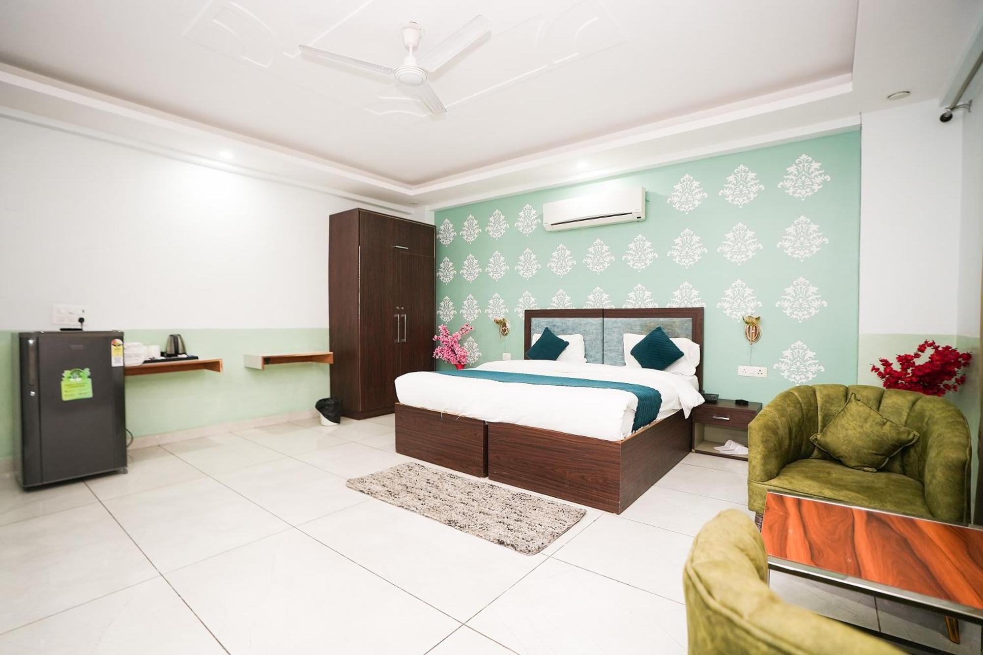 Tanvi Premium Residency Near Artemis Hospital, Gurugram Hotel Гургаон Екстериор снимка